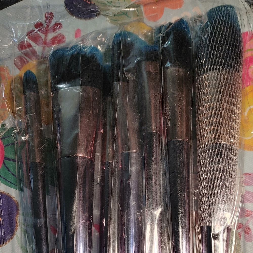 Makeup brushes